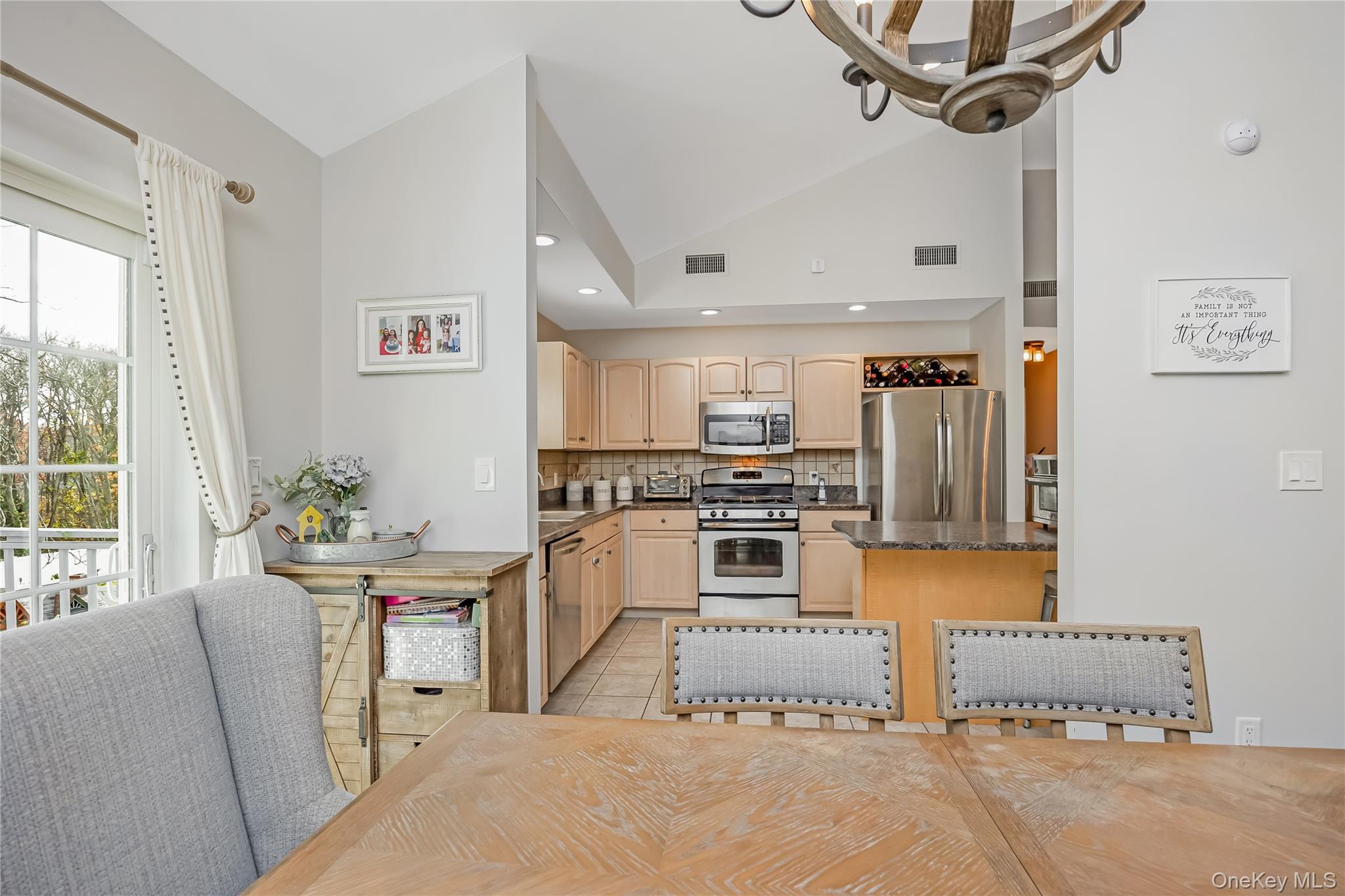 #13 photo, 1291 Boston Avenue, Bay Shore , NY 11706