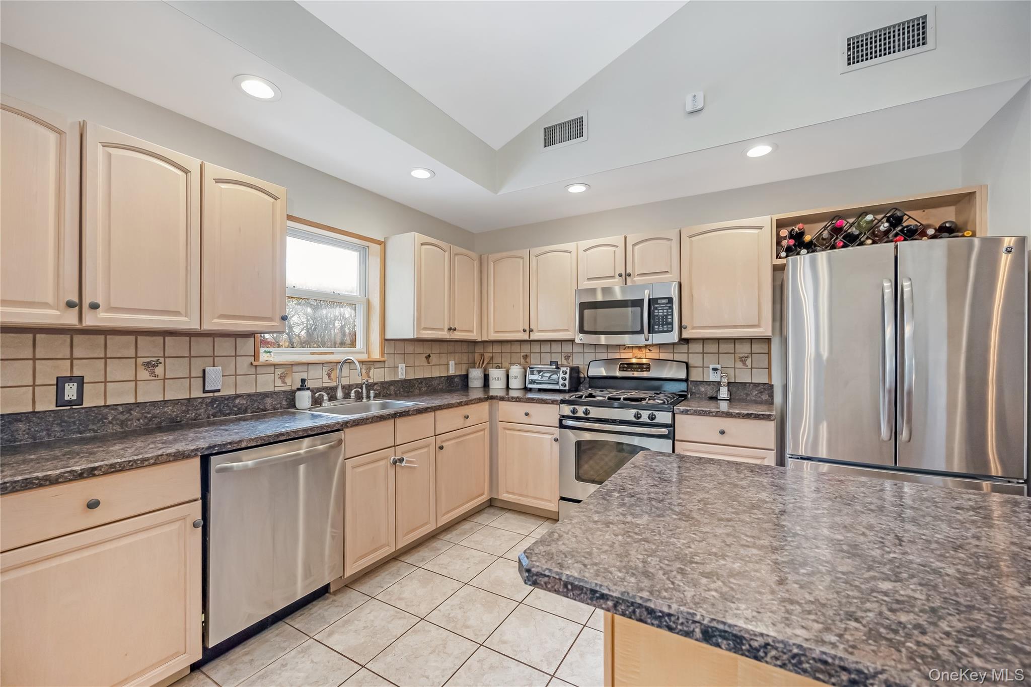 #14 photo, 1291 Boston Avenue, Bay Shore , NY 11706