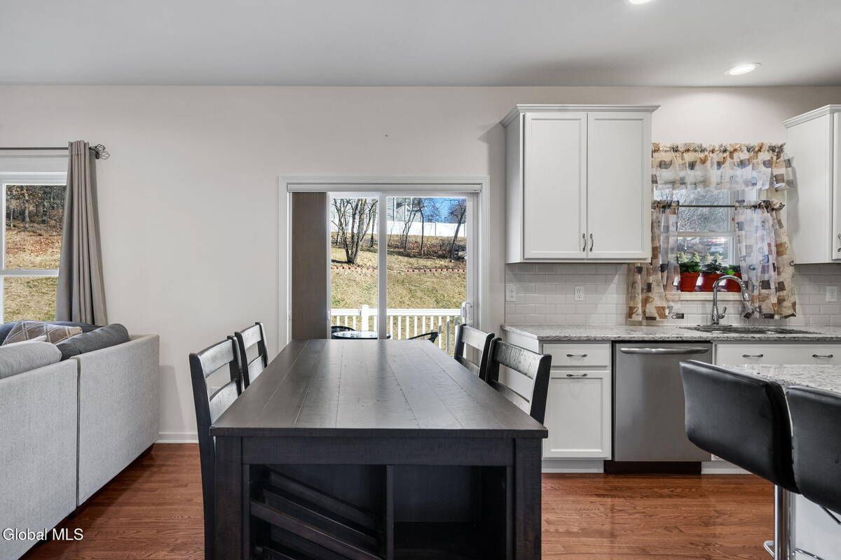 #10 photo, 2 Birch Court, North Greenbush , NY 12180