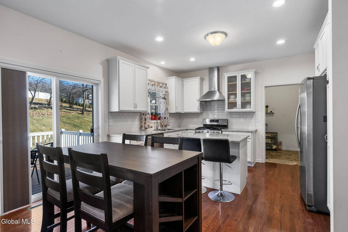 #11 photo, 2 Birch Court, North Greenbush , NY 12180