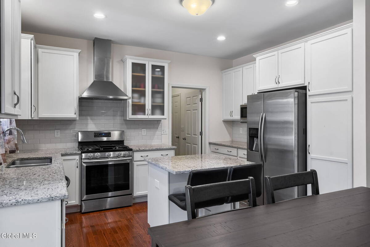 #12 photo, 2 Birch Court, North Greenbush , NY 12180