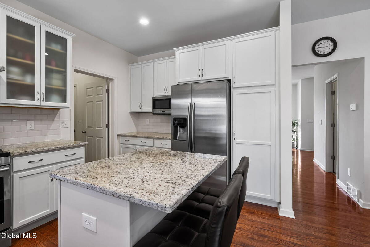 #13 photo, 2 Birch Court, North Greenbush , NY 12180