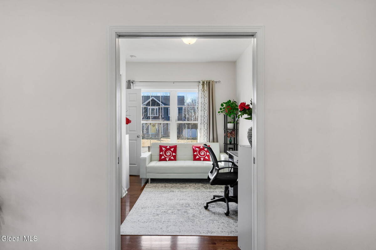 #19 photo, 2 Birch Court, North Greenbush , NY 12180