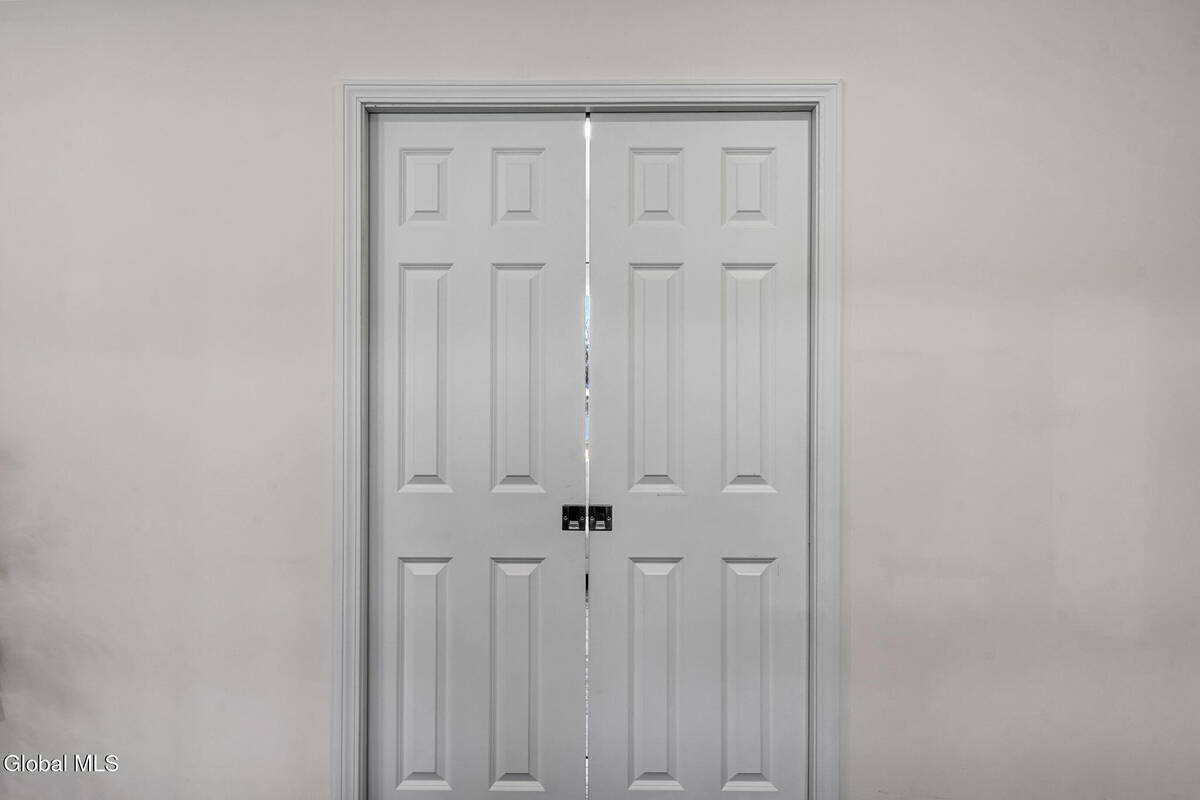 #20 photo, 2 Birch Court, North Greenbush , NY 12180