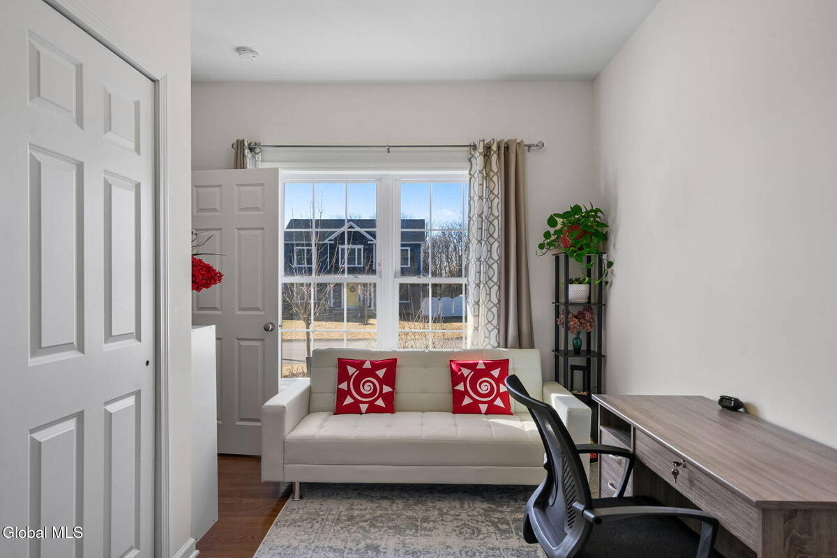 #21 photo, 2 Birch Court, North Greenbush , NY 12180