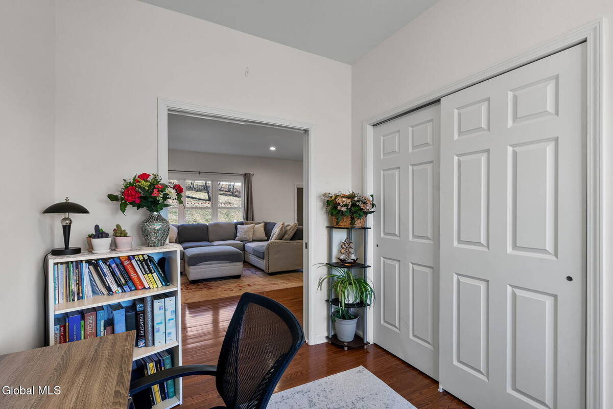 #22 photo, 2 Birch Court, North Greenbush , NY 12180