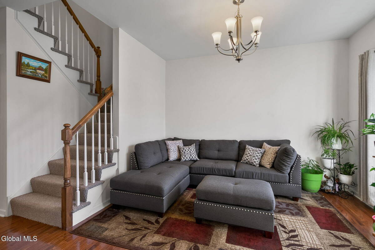 #24 photo, 2 Birch Court, North Greenbush , NY 12180