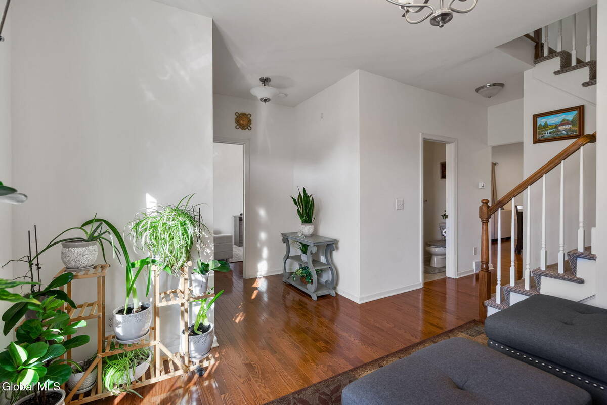 #26 photo, 2 Birch Court, North Greenbush , NY 12180