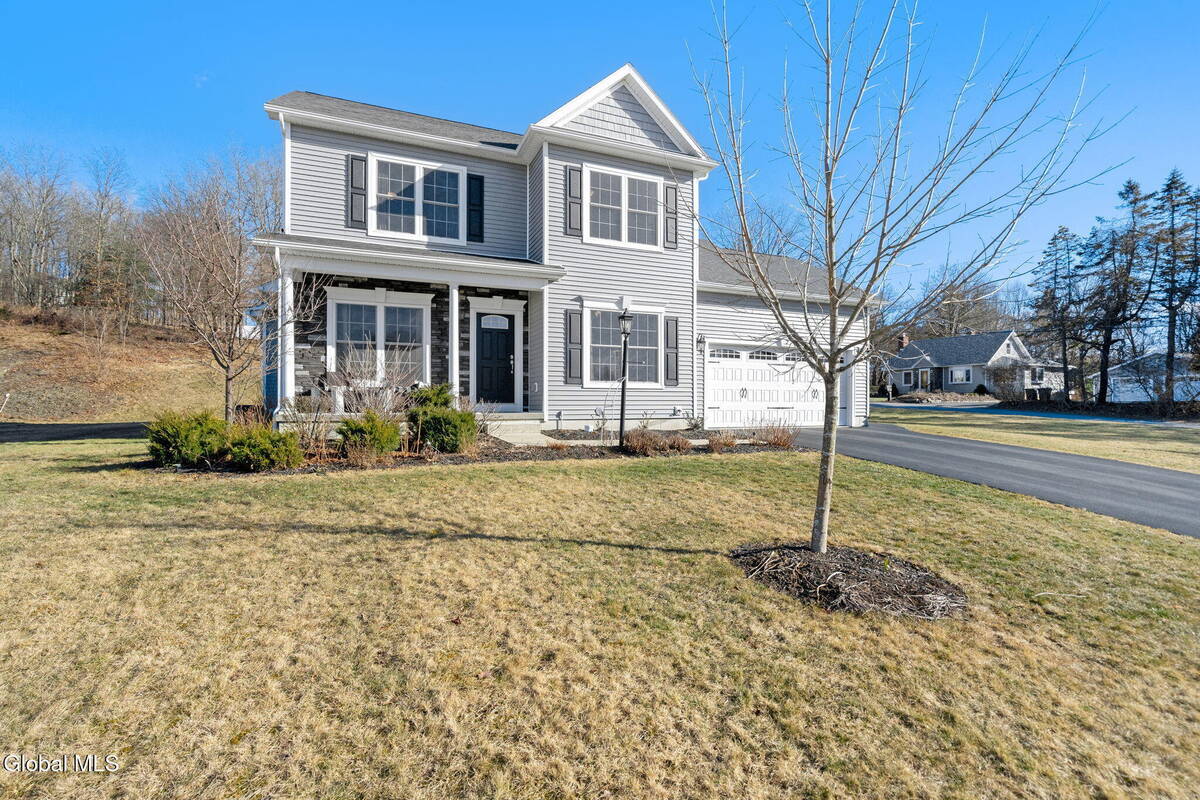 #3 photo, 2 Birch Court, North Greenbush , NY 12180