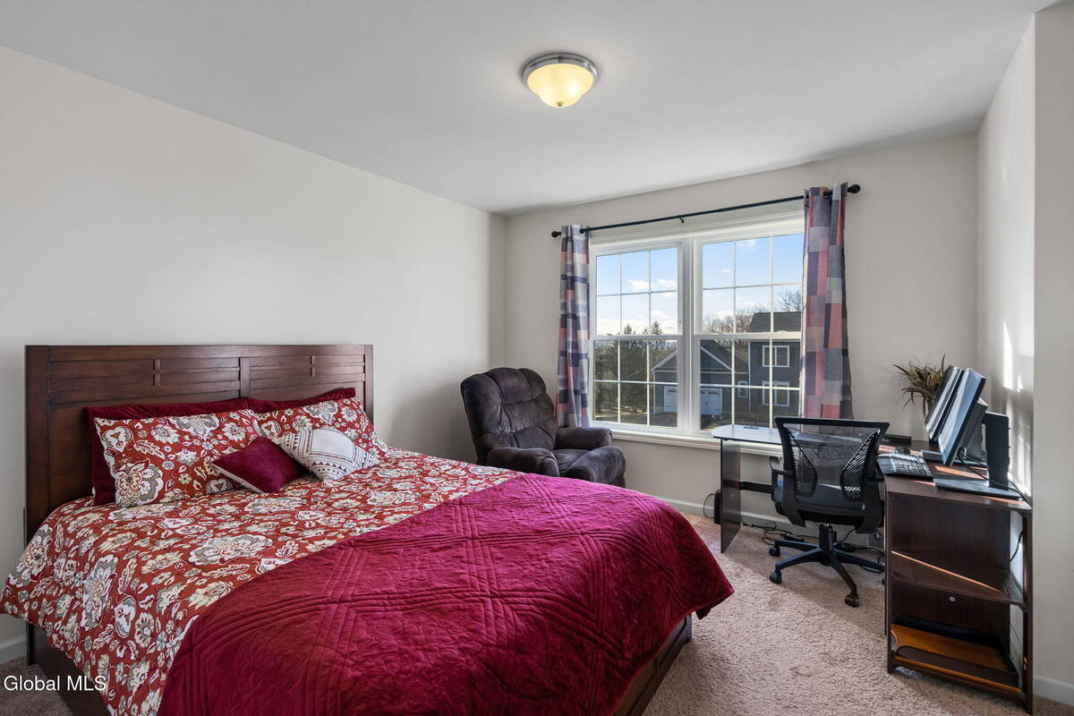 #30 photo, 2 Birch Court, North Greenbush , NY 12180