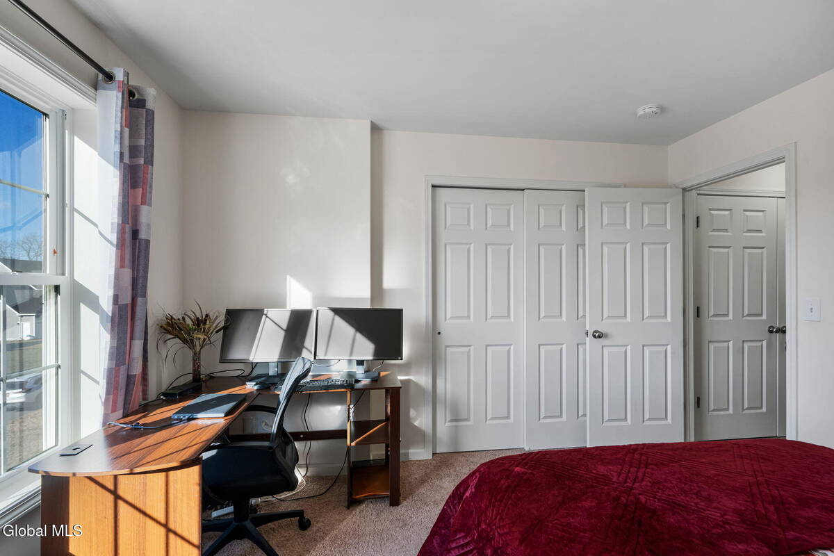 #31 photo, 2 Birch Court, North Greenbush , NY 12180