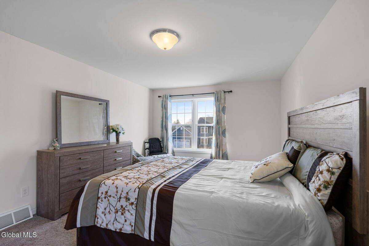 #37 photo, 2 Birch Court, North Greenbush , NY 12180