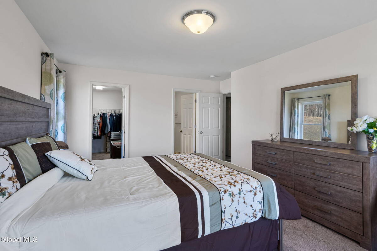 #38 photo, 2 Birch Court, North Greenbush , NY 12180