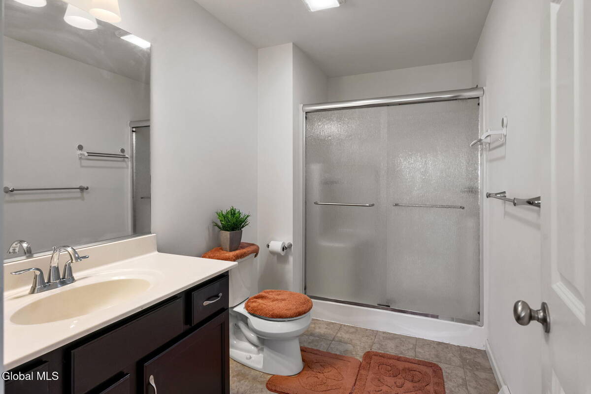 #39 photo, 2 Birch Court, North Greenbush , NY 12180