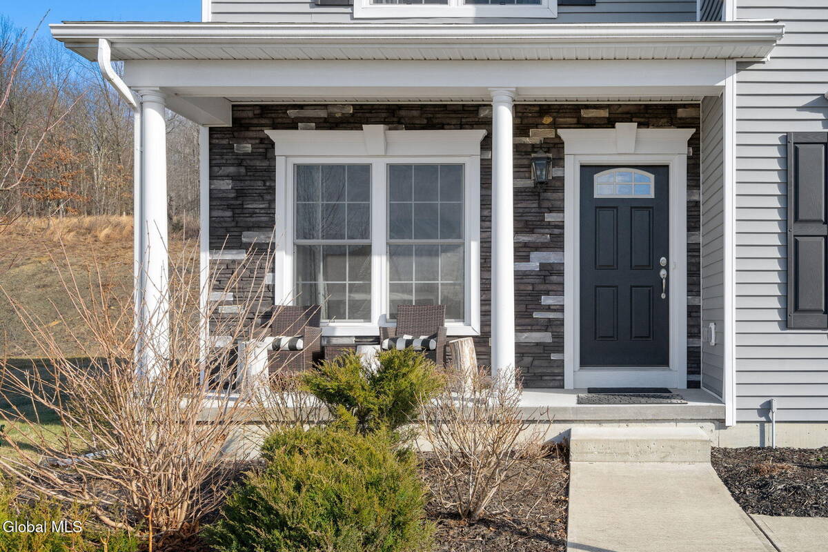 #4 photo, 2 Birch Court, North Greenbush , NY 12180