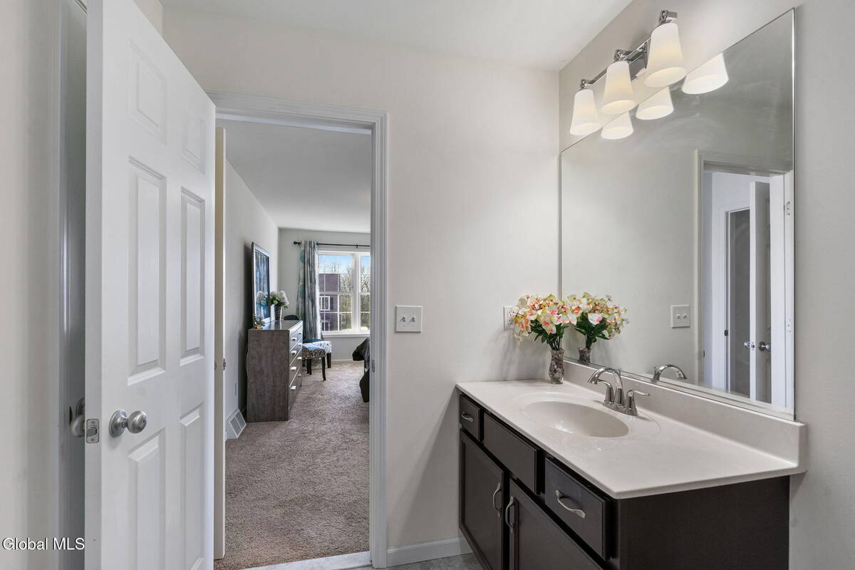 #40 photo, 2 Birch Court, North Greenbush , NY 12180