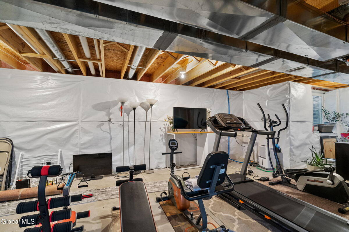 #42 photo, 2 Birch Court, North Greenbush , NY 12180