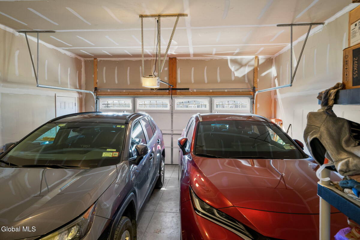 #45 photo, 2 Birch Court, North Greenbush , NY 12180