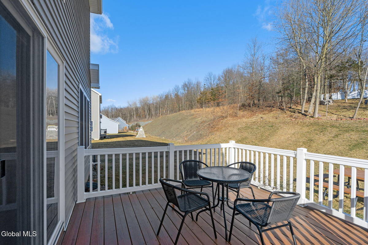 #46 photo, 2 Birch Court, North Greenbush , NY 12180