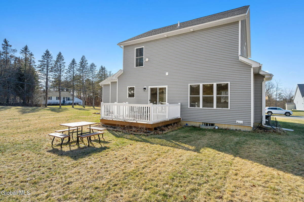 #48 photo, 2 Birch Court, North Greenbush , NY 12180