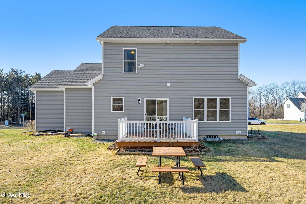 #49 photo, 2 Birch Court, North Greenbush , NY 12180