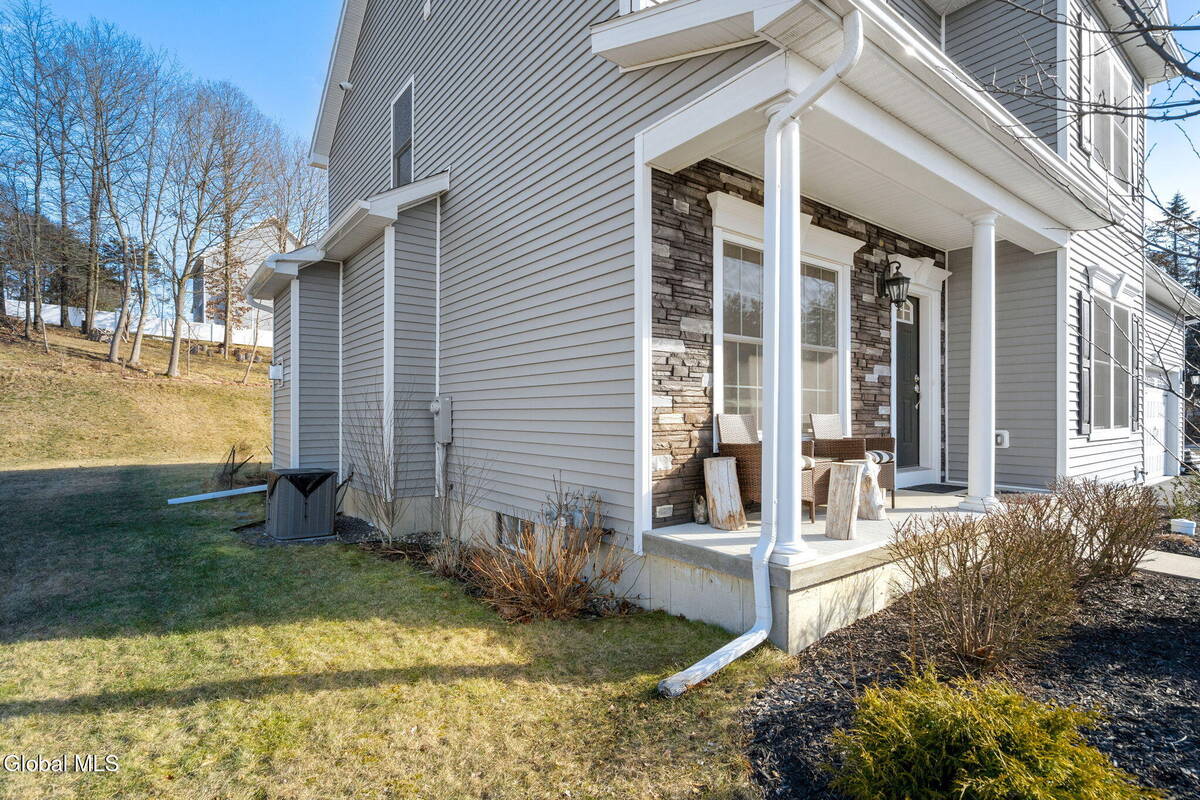 #5 photo, 2 Birch Court, North Greenbush , NY 12180