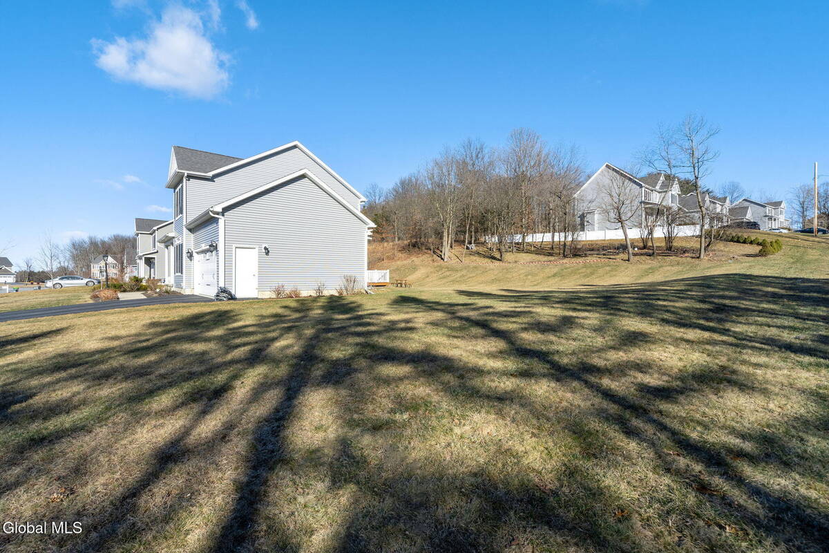 #52 photo, 2 Birch Court, North Greenbush , NY 12180