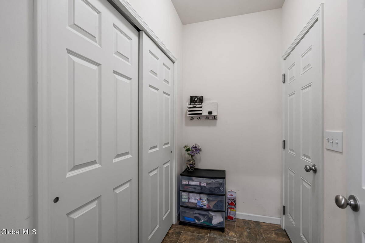 #6 photo, 2 Birch Court, North Greenbush , NY 12180