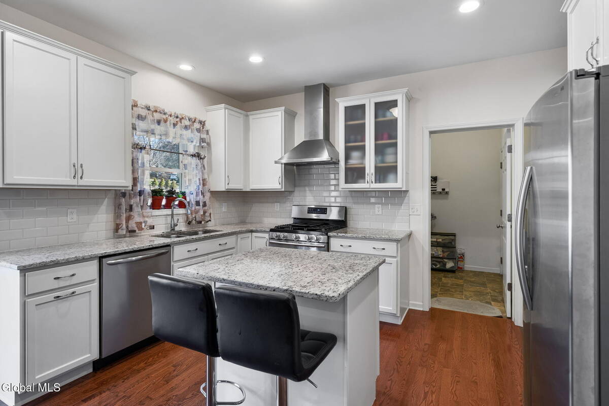 #9 photo, 2 Birch Court, North Greenbush , NY 12180