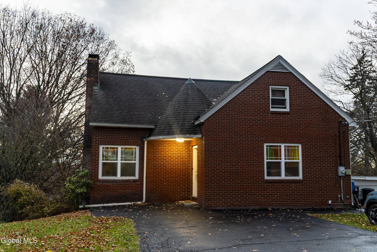 #1 photo, 160 Shaker Road, Albany , NY 12211