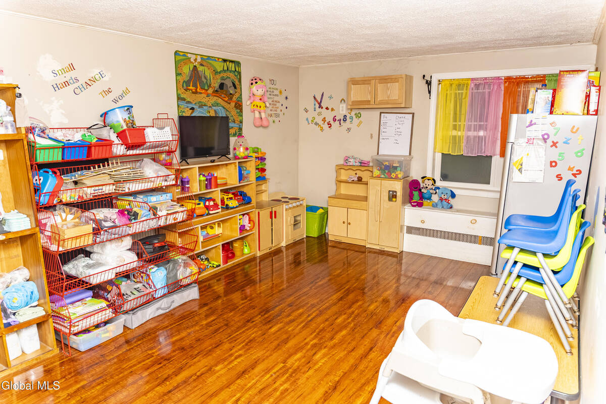 #19 photo, 160 Shaker Road, Albany , NY 12211