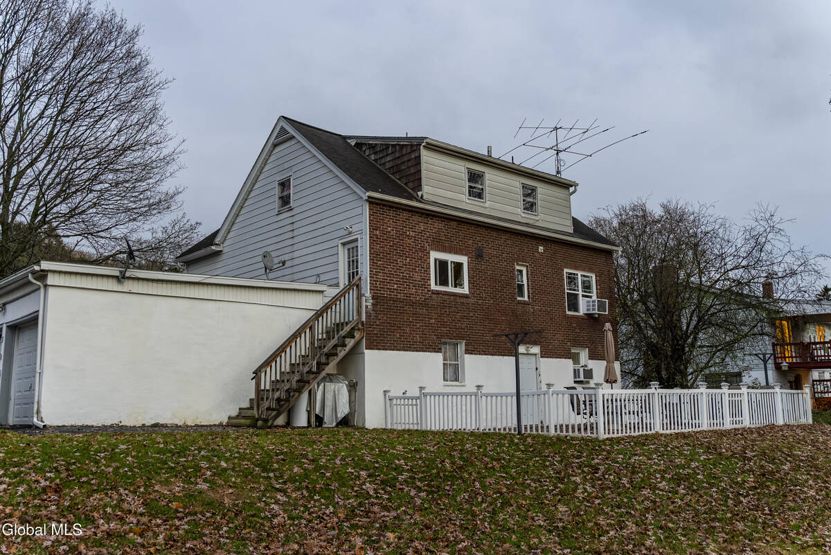 #2 photo, 160 Shaker Road, Albany , NY 12211