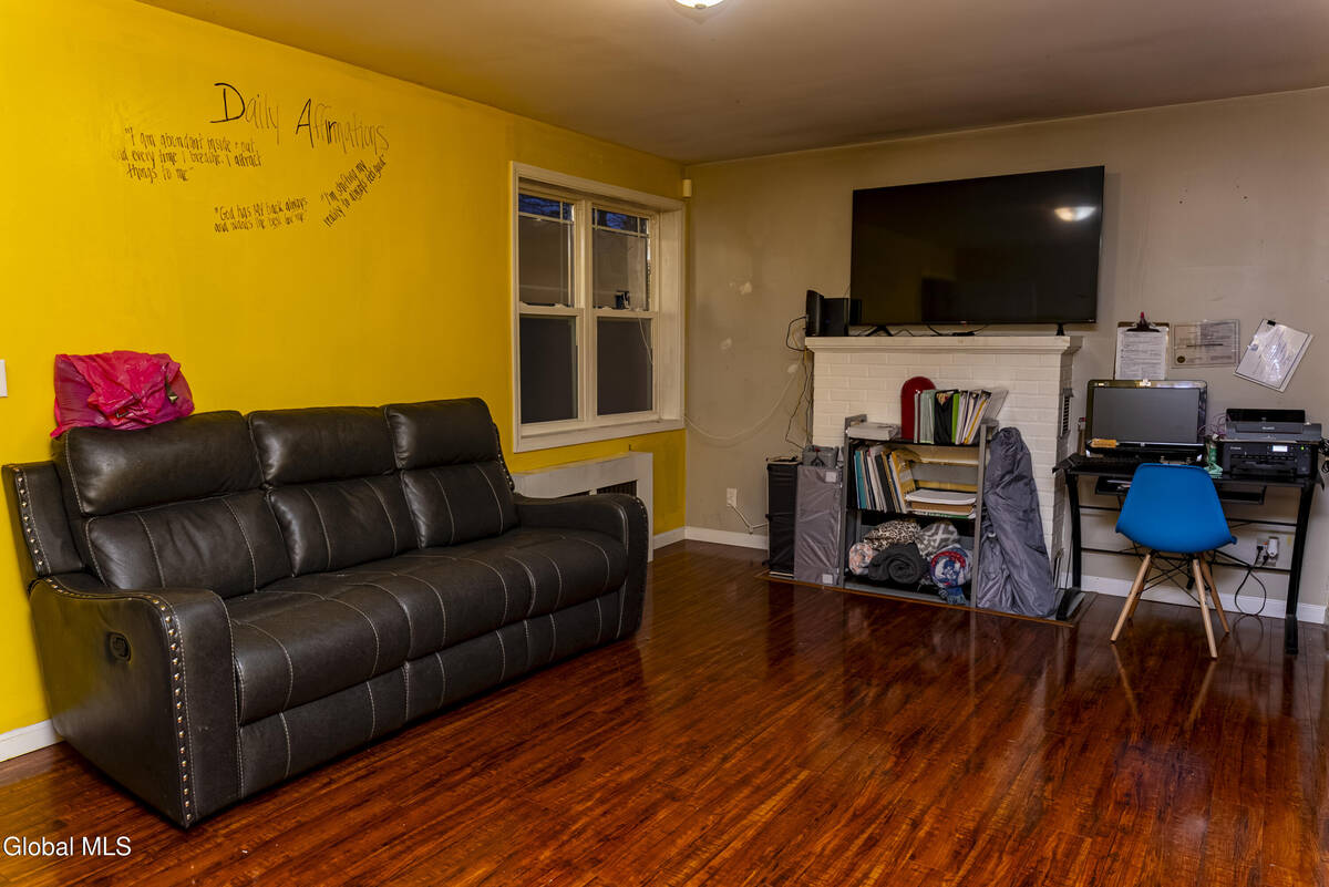 #8 photo, 160 Shaker Road, Albany , NY 12211