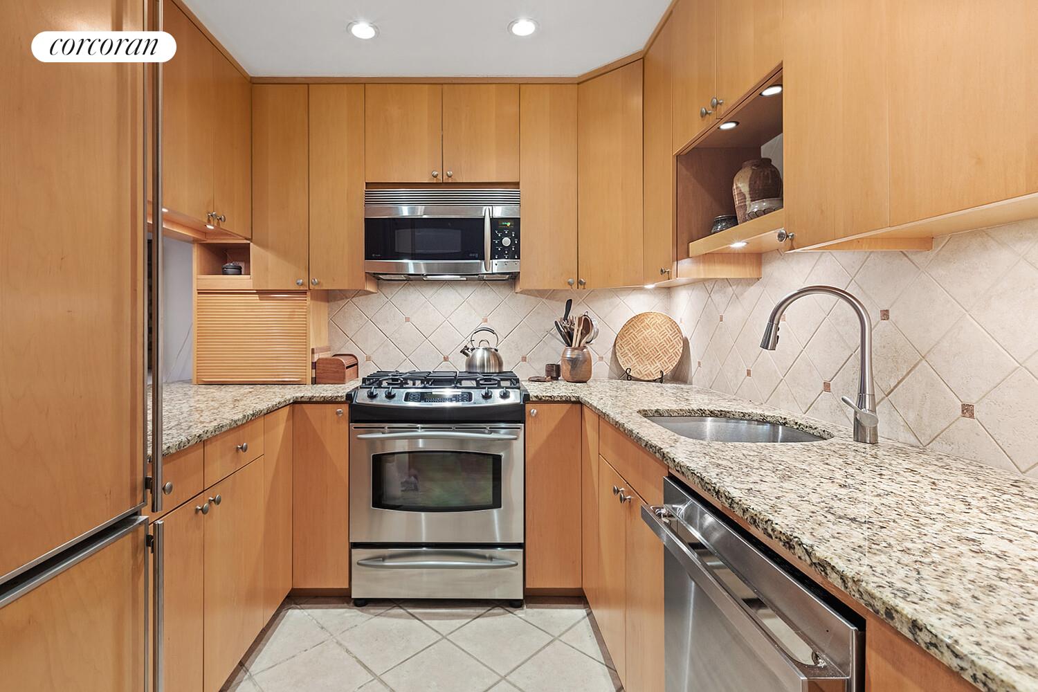 #7 photo, 471 W 22ND Street, Chelsea , NY 10011