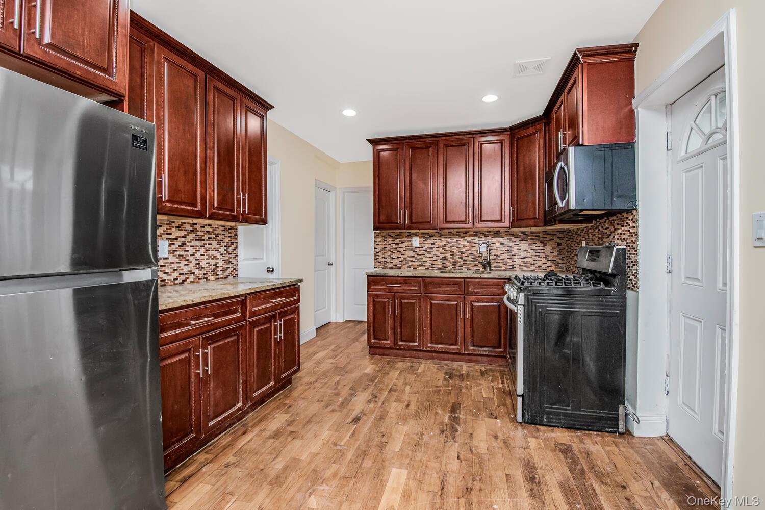 #3 photo, 965 E 226th Street, 브롱크스 Bronx , NY 10466