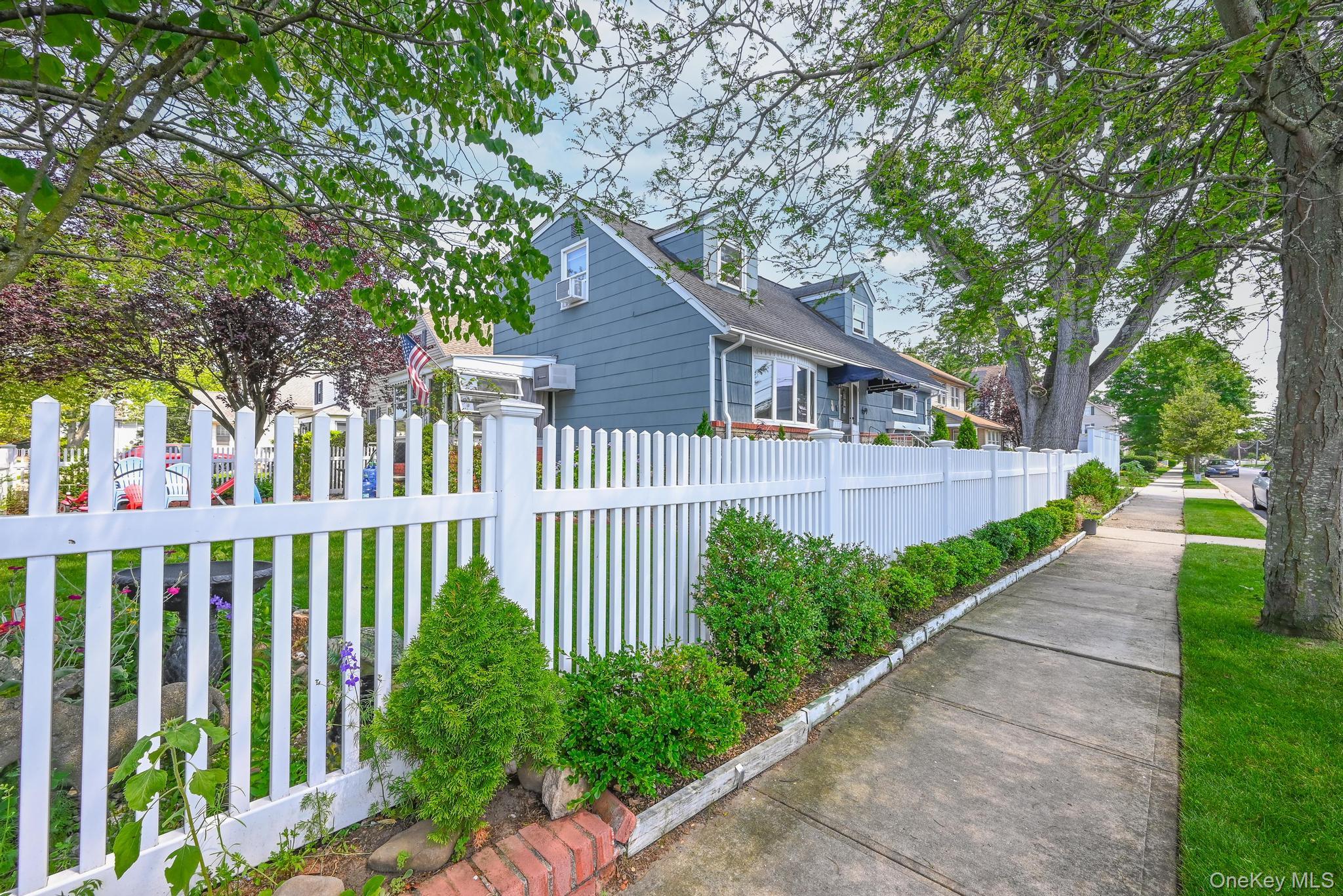 #2 photo, 118 Edmund, नासाउ काउंटी Lynbrook , NY 11563