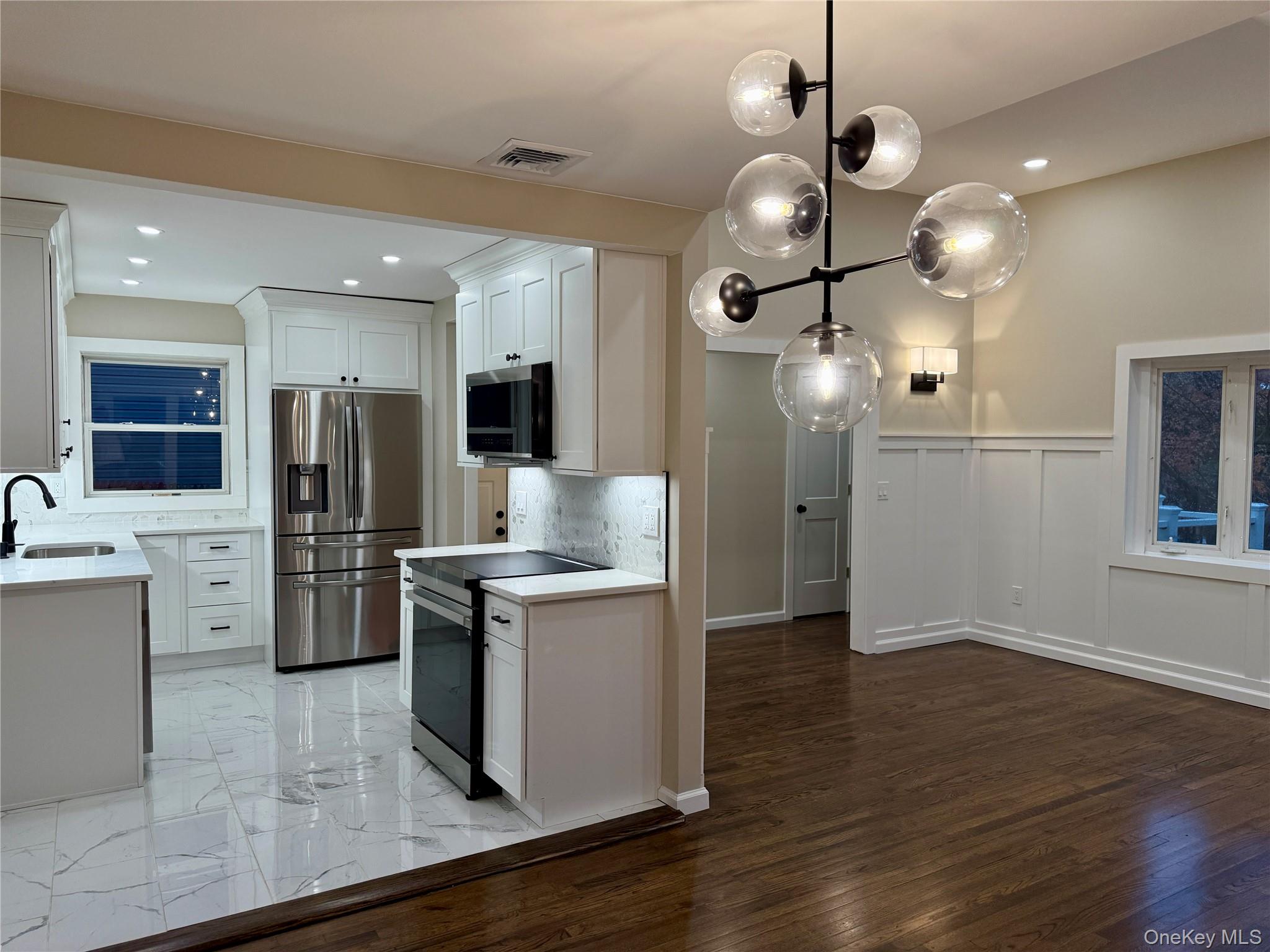 #2 photo, 12 Hampton Road, 东长岛 Sound Beach , NY 11789