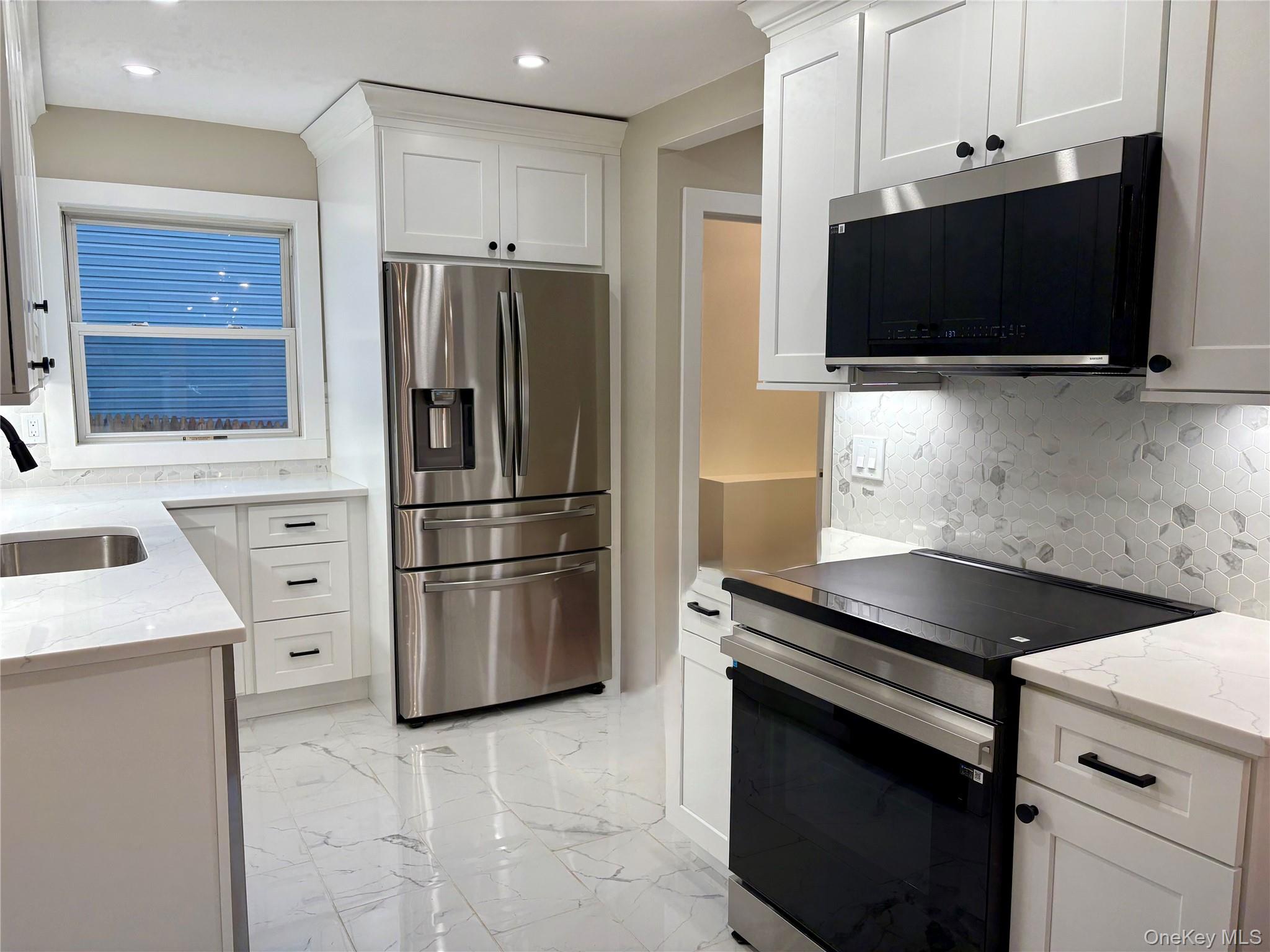 #3 photo, 12 Hampton Road, 东长岛 Sound Beach , NY 11789