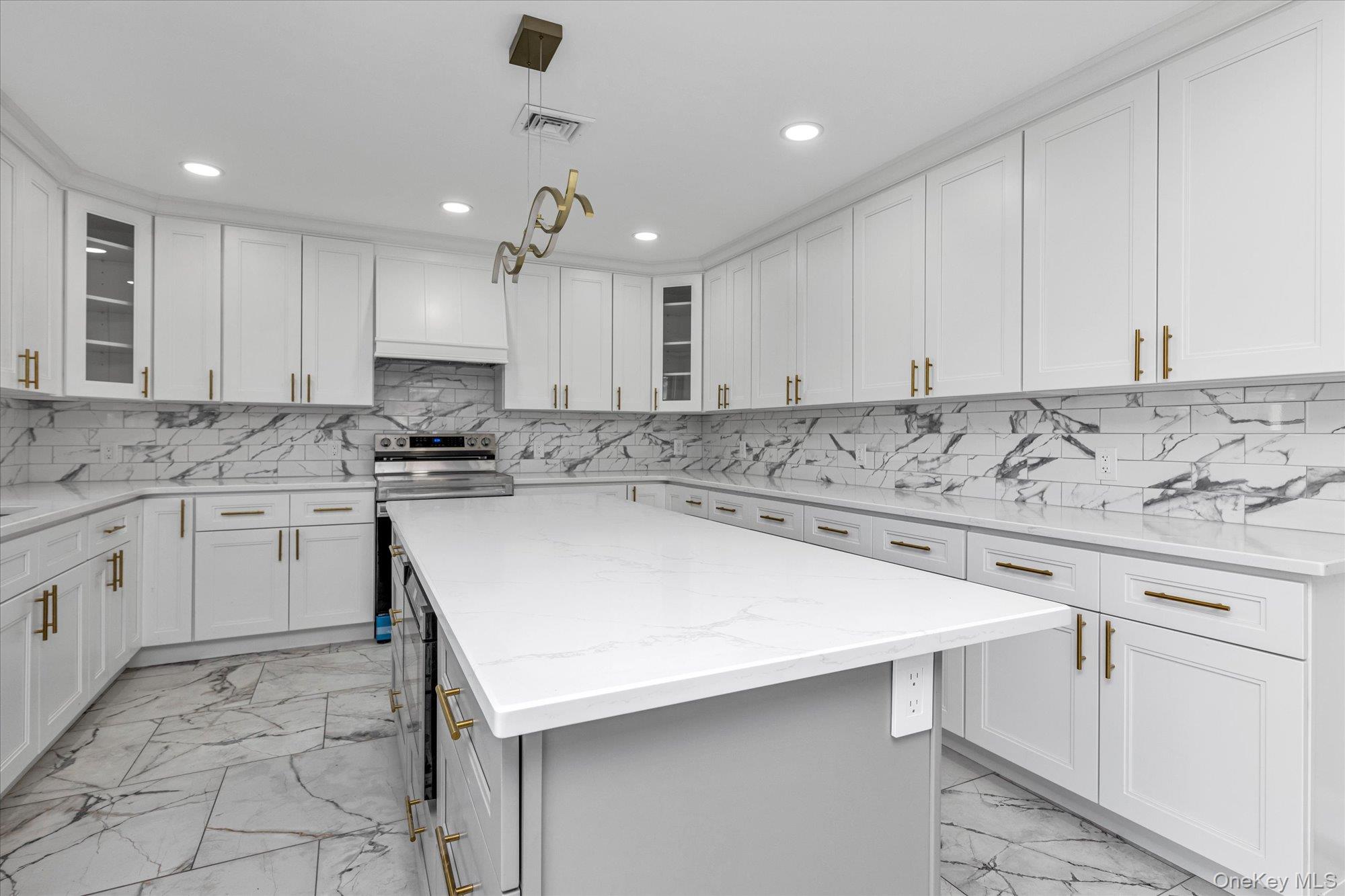 #10 photo, 33 Prentice Road, Levittown , NY 11756