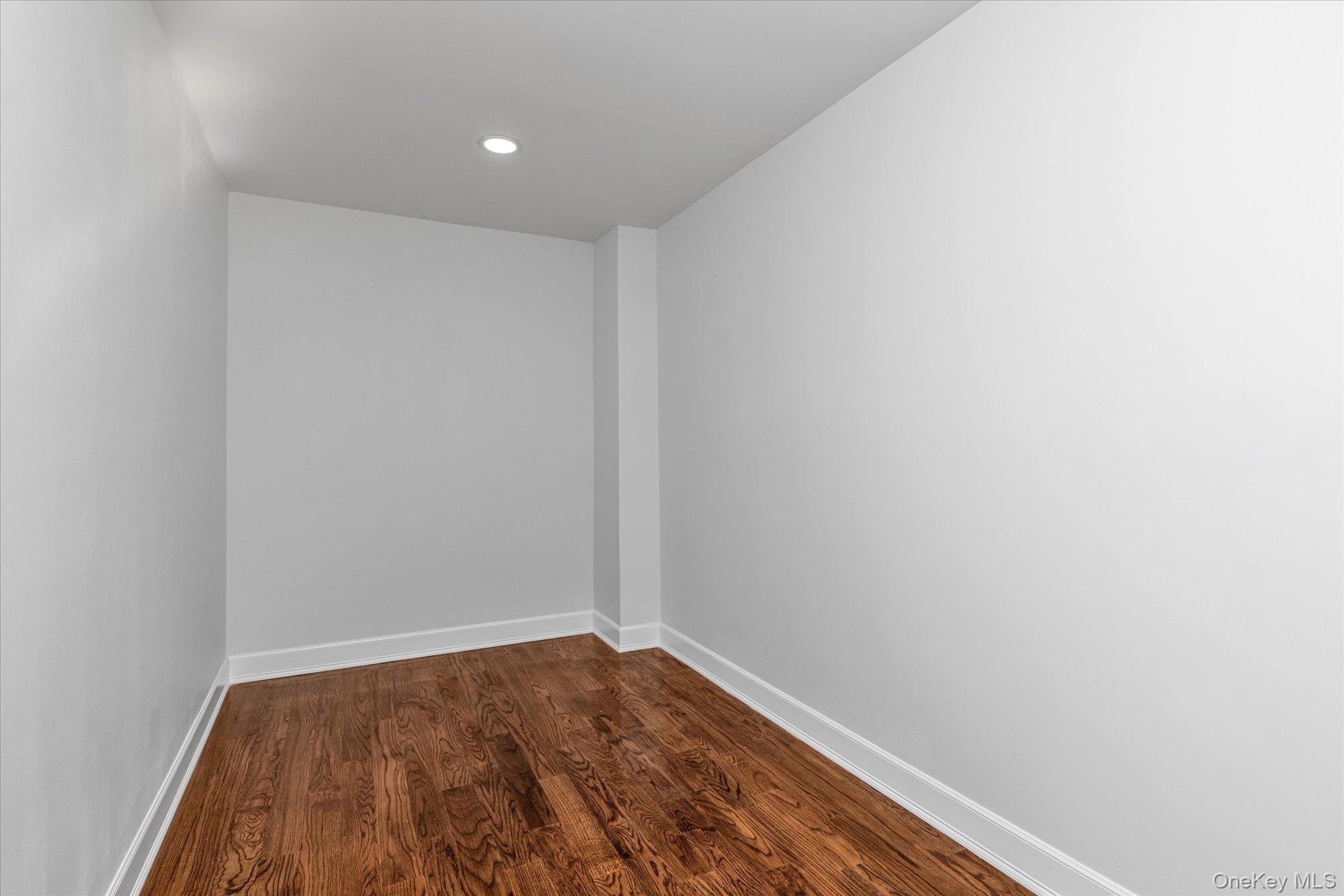 #16 photo, 33 Prentice Road, Levittown , NY 11756