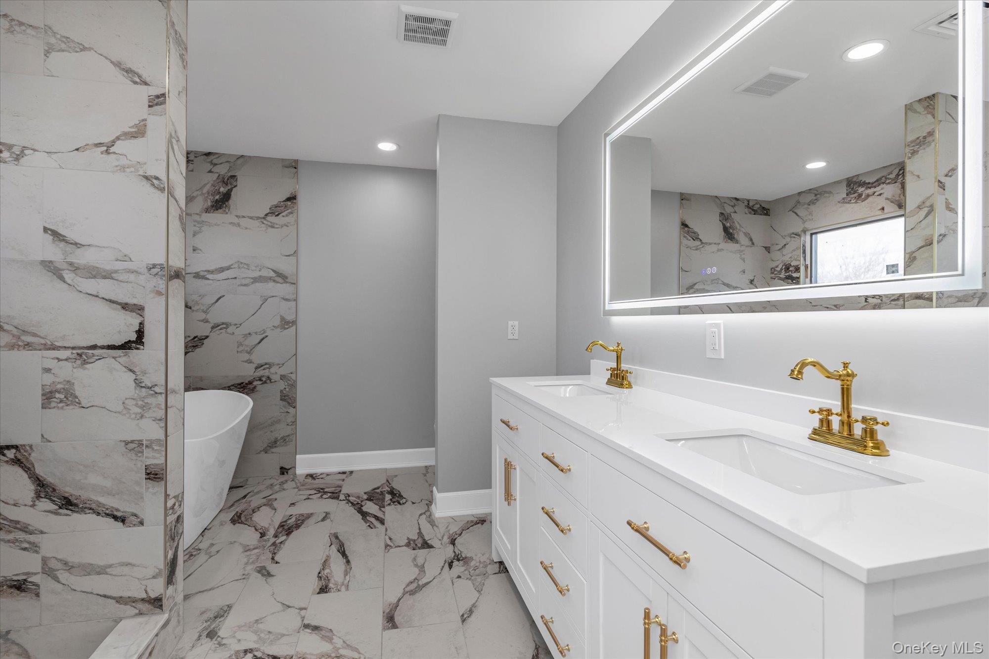 #17 photo, 33 Prentice Road, Levittown , NY 11756