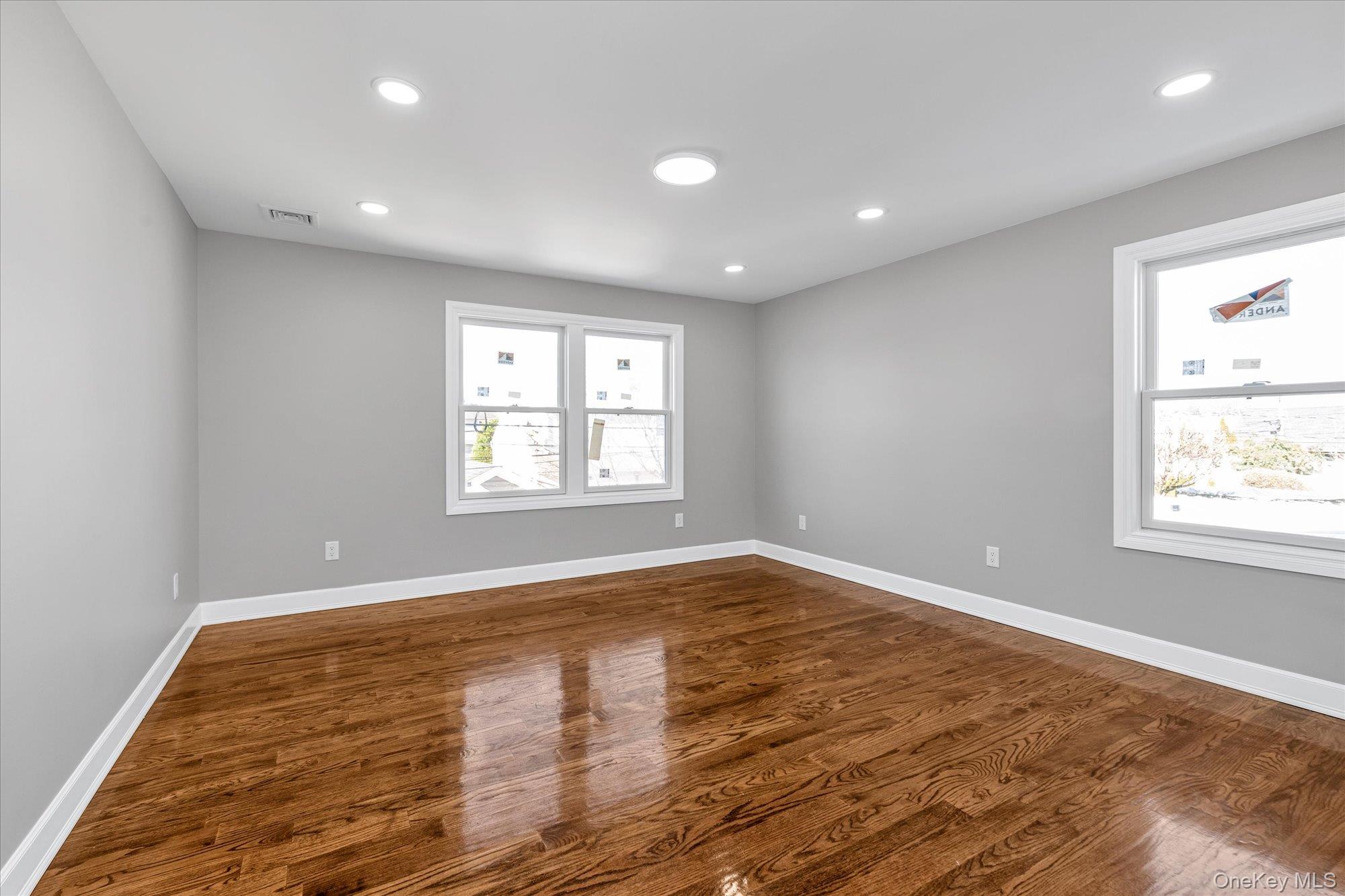 #18 photo, 33 Prentice Road, Levittown , NY 11756