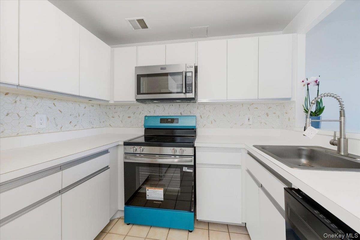 #4 photo, 100 W Broadway, Long Beach , NY 11561