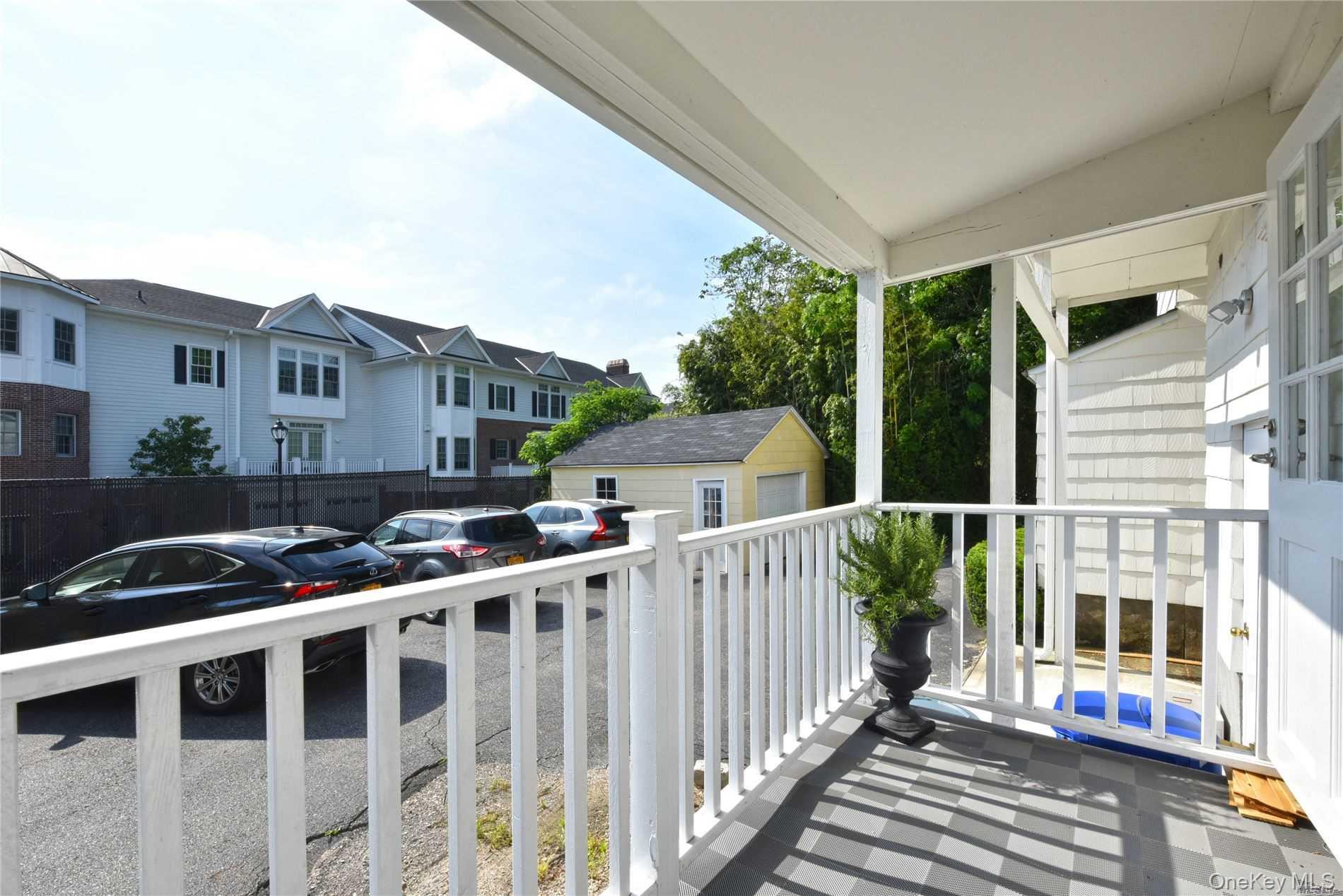 #11 photo, 1415 Old Northern Boulevard, מחוז נסאו Roslyn , NY 11576