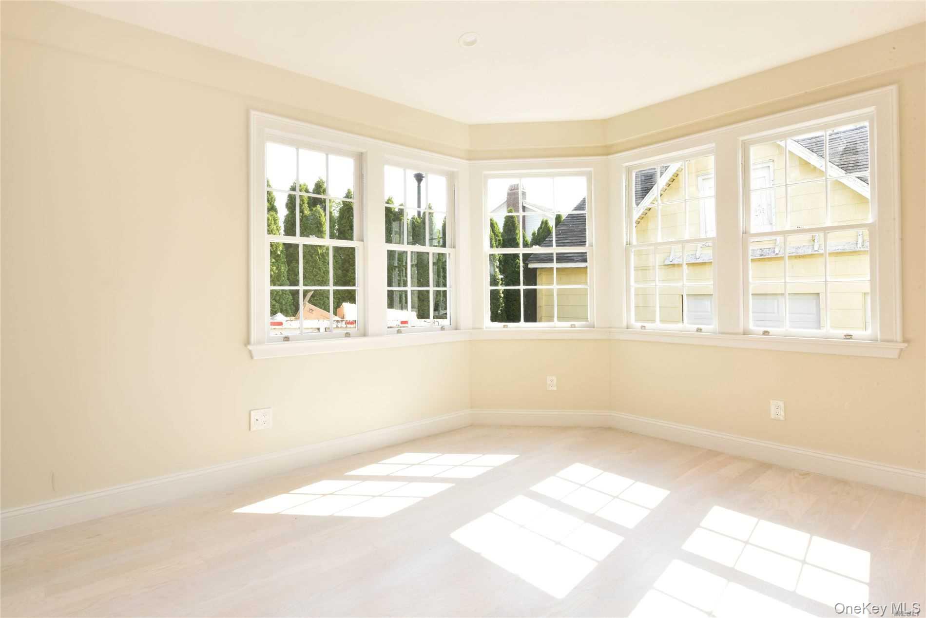 #7 photo, 1415 Old Northern Boulevard, מחוז נסאו Roslyn , NY 11576