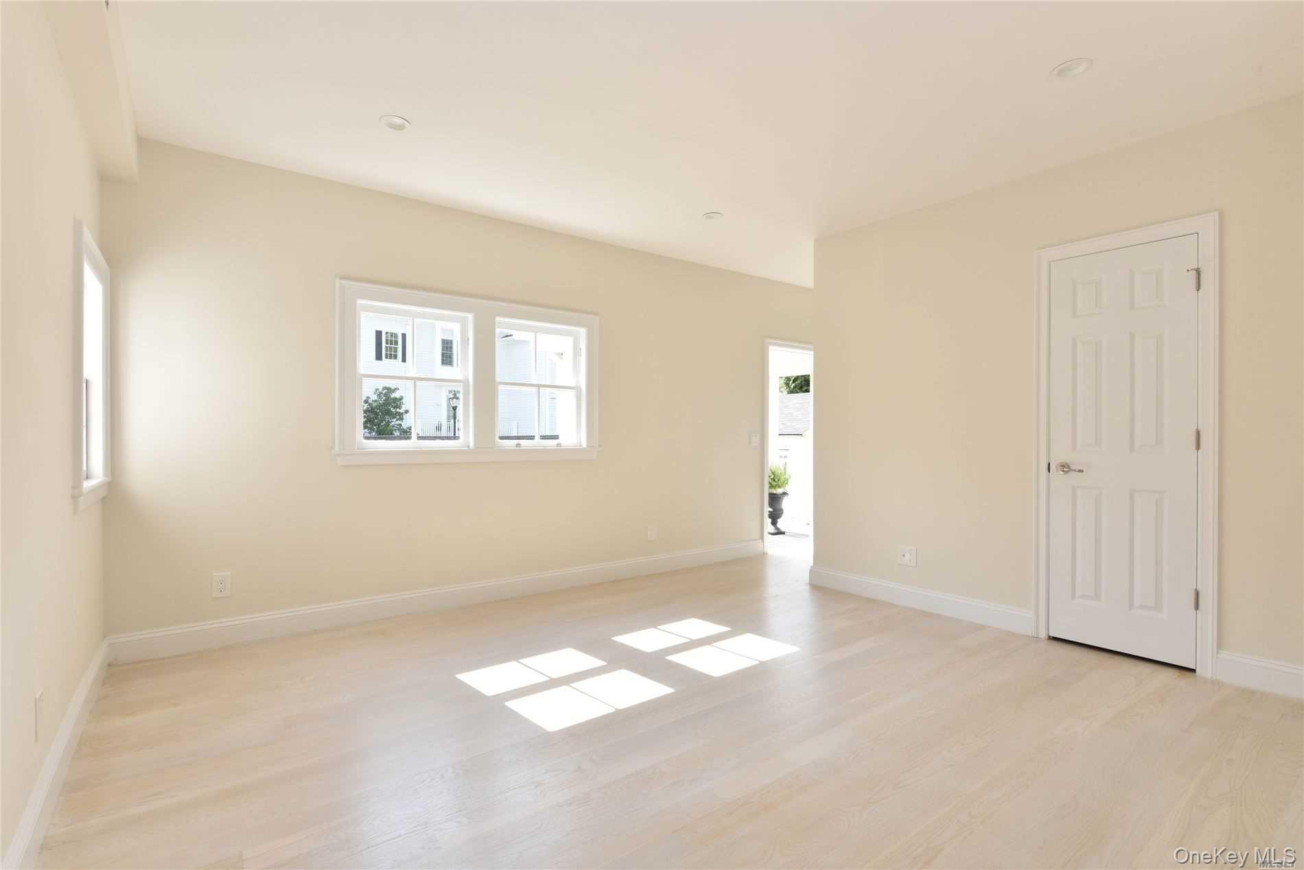 #9 photo, 1415 Old Northern Boulevard, מחוז נסאו Roslyn , NY 11576