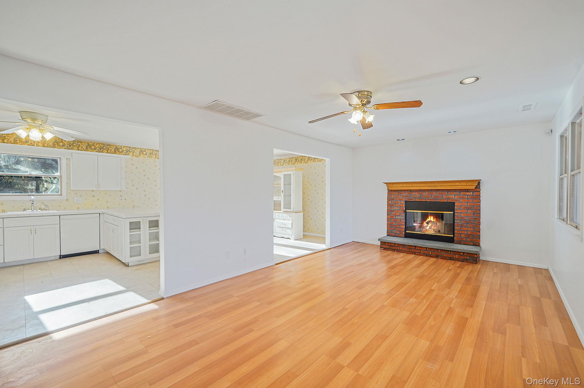 #13 photo, 30 Half Mile Road, מחוז סאפוק Middle Island , NY 11953