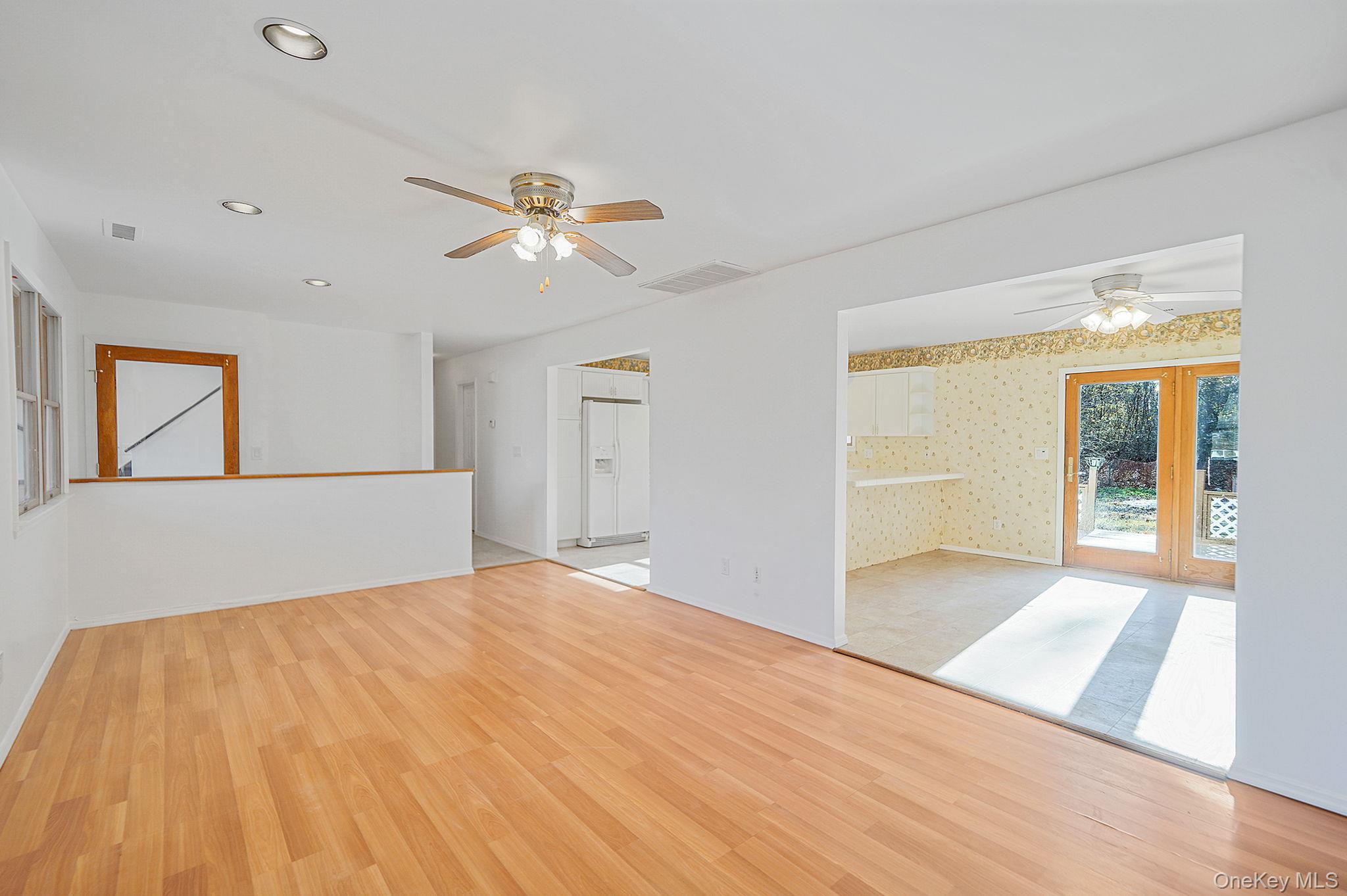 #14 photo, 30 Half Mile Road, מחוז סאפוק Middle Island , NY 11953