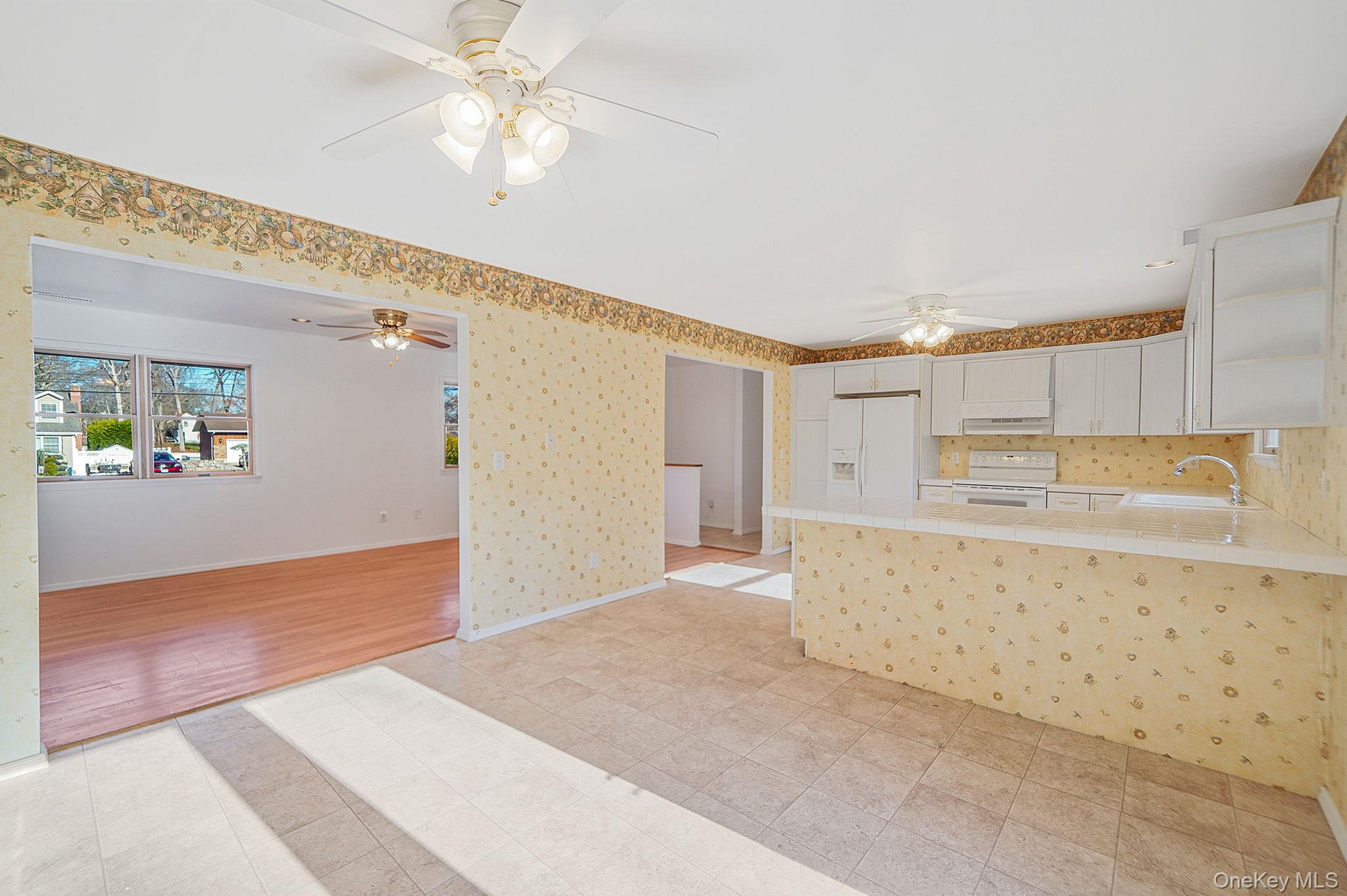 #16 photo, 30 Half Mile Road, מחוז סאפוק Middle Island , NY 11953