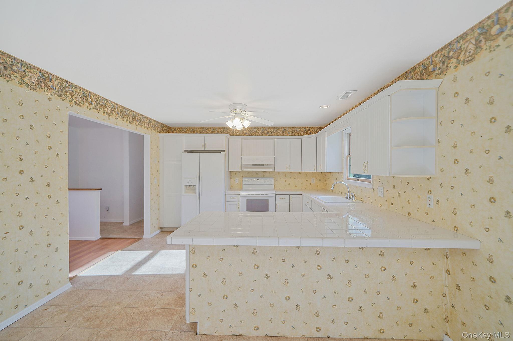 #17 photo, 30 Half Mile Road, מחוז סאפוק Middle Island , NY 11953